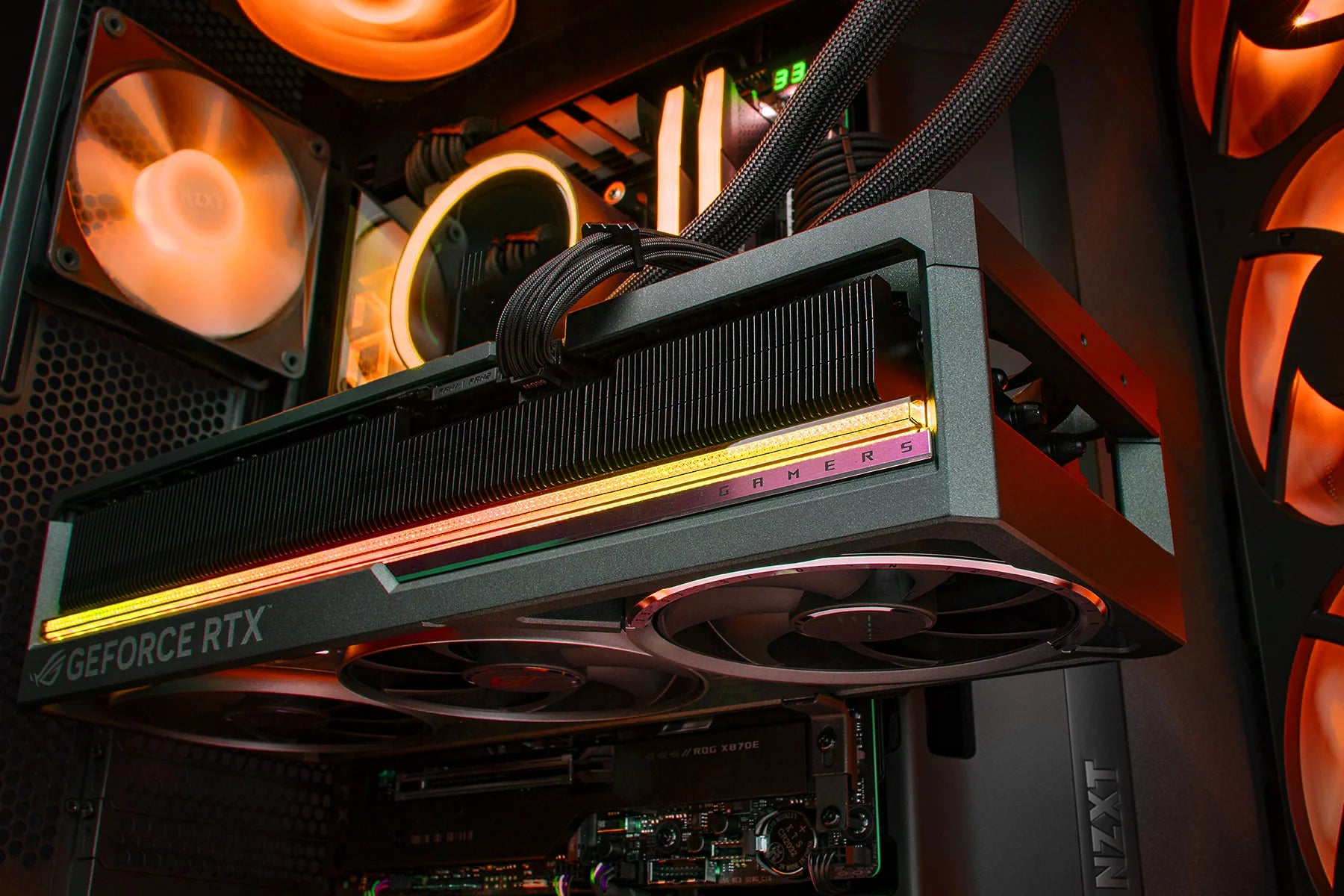 PC Gamer Radeon™ RX 9060 XT - Invictus PC Mexico